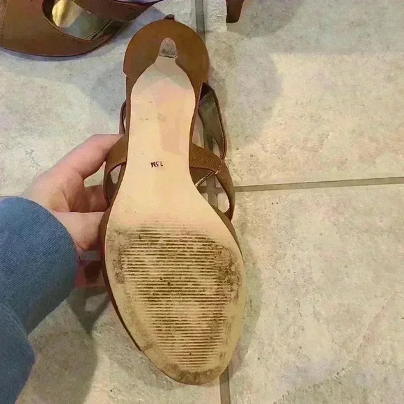 Brown Heels - Picture 5 of 6